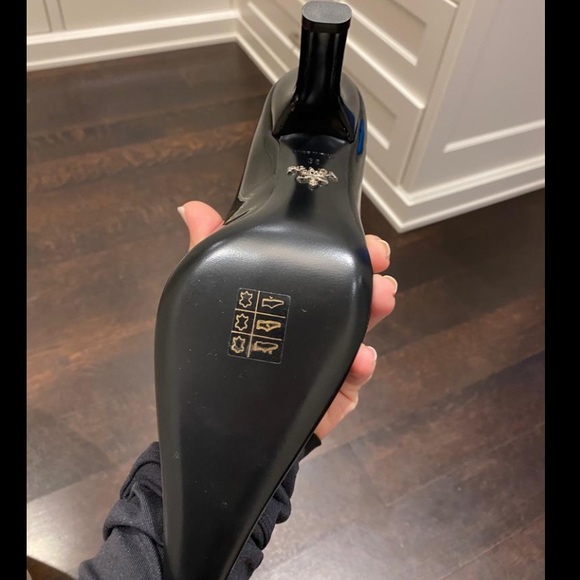 Prada patent leather heels - Picture 2 of 2